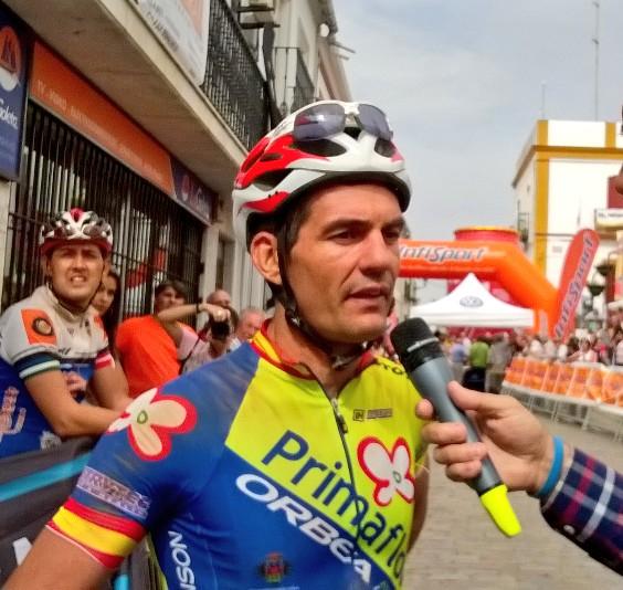 acciontr3s's tweet photo. No hubo sprint. Guerra dejó a Trujillo en la terrible Cuesta del Pinguete y se llevó esta XV @rutabttpaterna http://t.co/glAqgutyAd