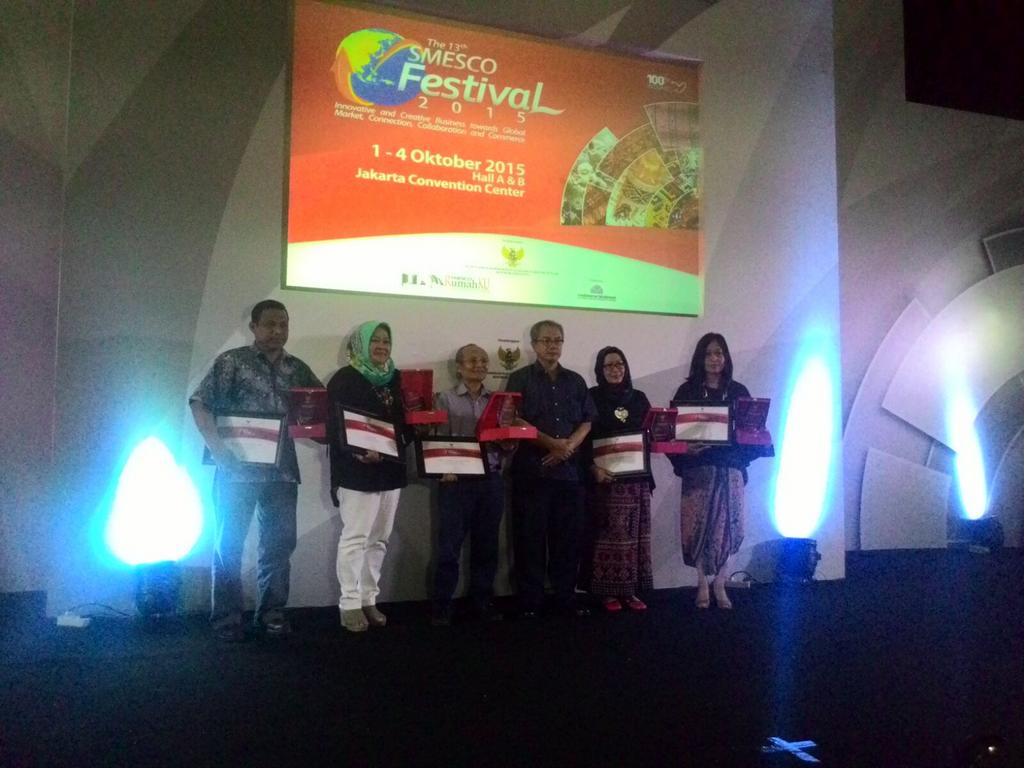 SMESCO_Fest's tweet photo. KUMKM Kreatif yang memenangkan SMESCO Festival Award. Selamat, ya. #SMESCOFestival2015 #SMESCOFest http://t.co/2U9HjMb4Pm
