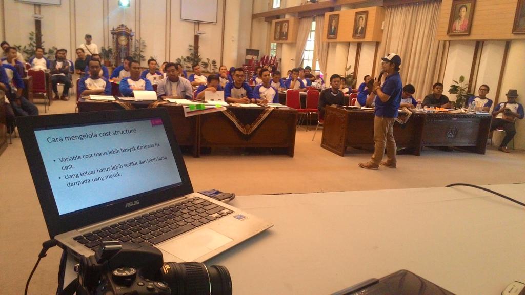 onein20_YOG's tweet photo. Cara mengelola cost structure.. SBM Workshop bersama Coach @wusda  @onein20_YOG @BeSmartpreneur http://t.co/M8GXrFhV51