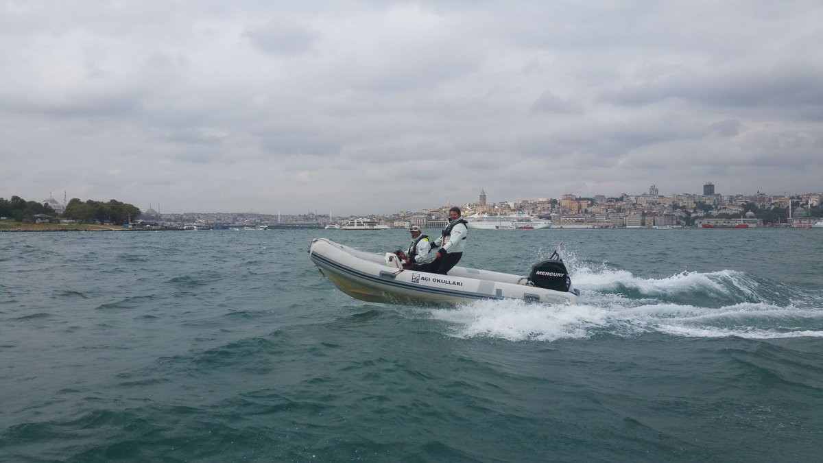 Umpiring with mi hermano Espanol Paco in front of the Galata Tower #exss Act 7 #istanbul thanks Thierry Poiret!
