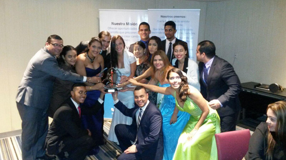 GAVR20's tweet photo. #CNPanama2015 @jcialianza  @jcipanama 1/10 premios de la noche http://t.co/YMEtFETBta