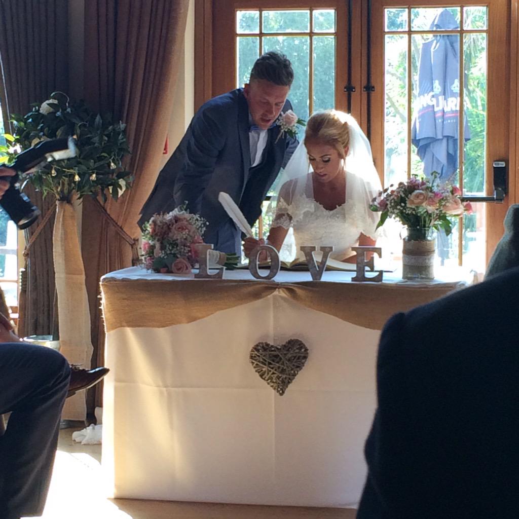 NinaBeth86's tweet photo. Mr &amp; Mrs Bayliss ❤️❤️ http://t.co/eZKgf1MMZq