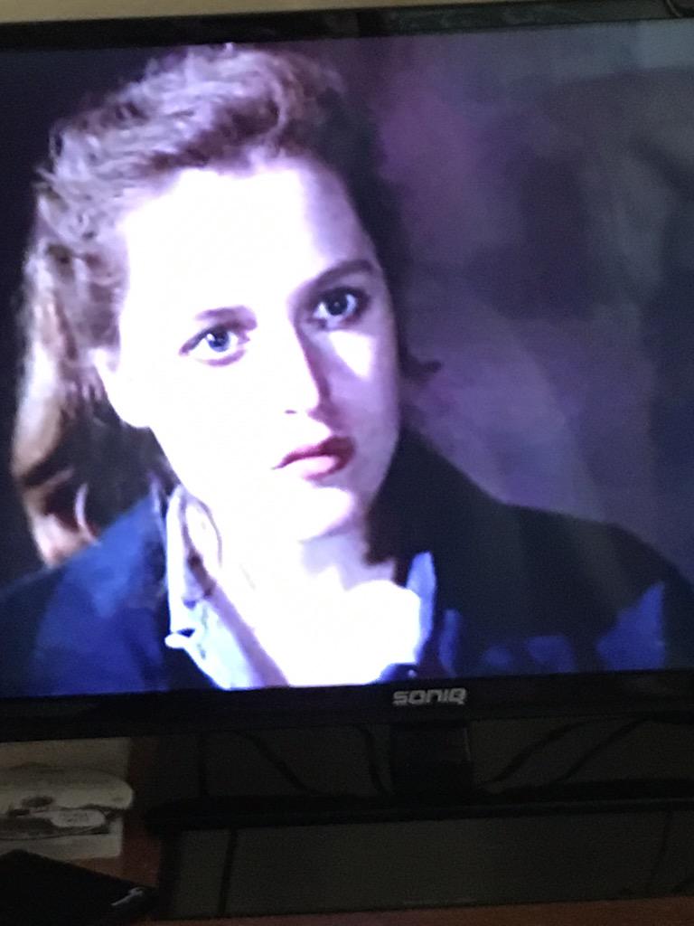 JaneTribune's tweet photo. And babby Gillian Anderson #xfilespilot http://t.co/Zz2P2Ecp6N