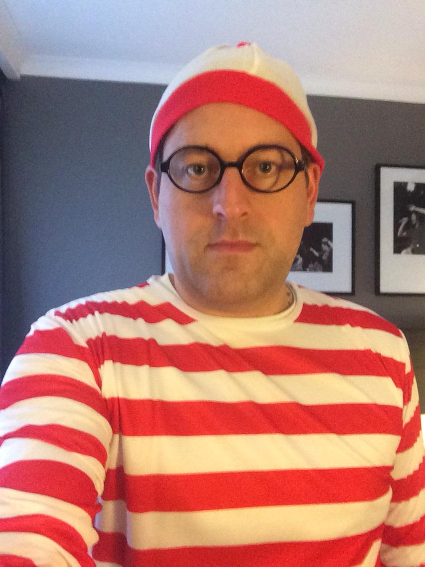Costume ready for #GreatScottishRun half marathon. Great to be with the team &amp; supporting <a href="/Literacy_Trust/">National Literacy Trust</a>