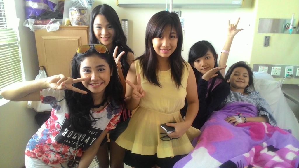 yankigundem's tweet photo. GWS yaa @Teens_Adel semoga bisa cepet2 gabung sama kita2 lagiiii 🙏🙏🙏 http://t.co/jsN0JFo66N
