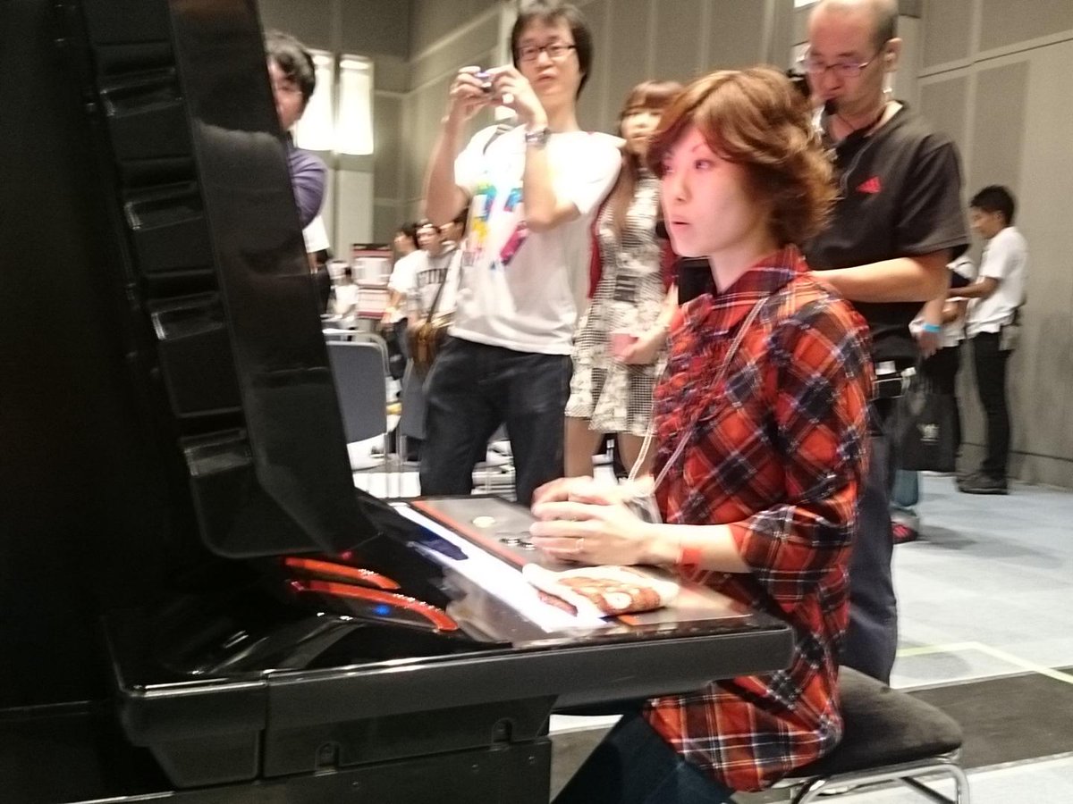 まさかり仁 東日本女性部門優勝 マキシ Amp ユリコタイガーさん ユリコタイガーさんは2回戦で 優勝のマキシさんで敗退は仕方なしw 10 3 鉄拳7 世界大会15 東京予選 は ニコニコ公式生放送 Http T Co Bfzacpnc4v Http T Co I5mtkda7zm Twitter