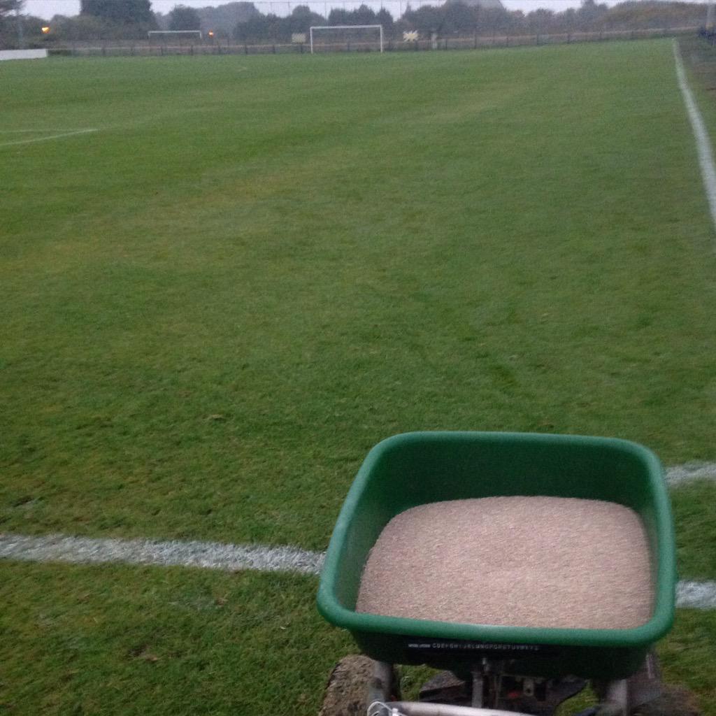 ben_kay8's tweet photo. You know you've got an obsession when your up at the crack of dawn to feed her @LaurawoodKay @AshtonAthletic http://t.co/Dm9gVT8Pth
