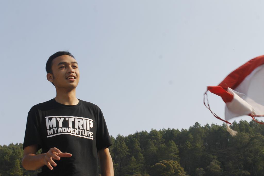 Kan kugapai bendera ibu pertiwi, sampai saya mati dan bersatu dengan negeri yang indah ini !! <a href="/ilhamil16/">Ilham Maulana</a>