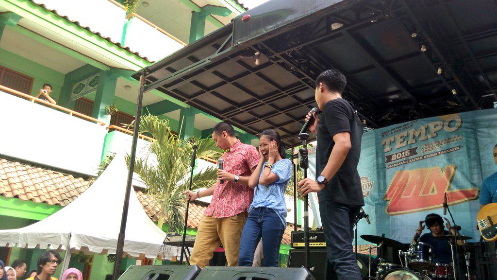 Nyanyi bareng lagu "Andai Dia Tahu" bareng Sarafina di atas panggung TEMPO 2015 <a href="/OMman7/">OSIS MAN 7 JKT</a>