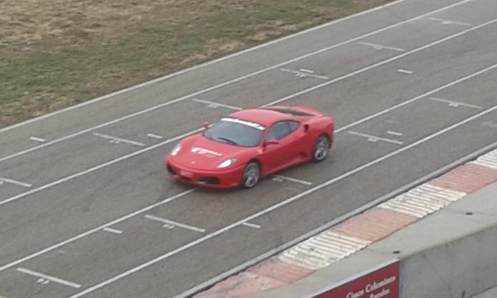 InfoKotarr's tweet photo. Hoy en Kotarr vueltas con coches de lujo con Formula Gt.  Entrada al publico gratuita. http://t.co/mvrk0dJqvm http://t.co/TenzJOhPZa