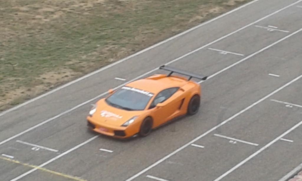 InfoKotarr's tweet photo. Hoy en Kotarr vueltas con coches de lujo con Formula Gt.  Entrada al publico gratuita. http://t.co/mvrk0dJqvm http://t.co/TenzJOhPZa
