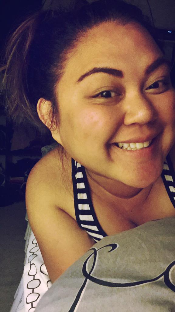 gailywonder's tweet photo. Sweatpants, hair tied, chillin wit no makeup on.. #basic #typicalcaption http://t.co/9TwdPOANl0