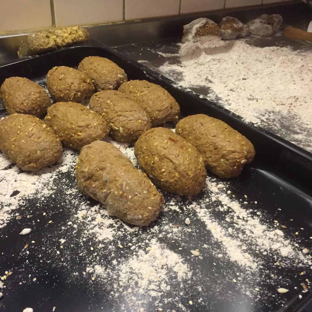 basoosterbaan's tweet photo. Vandaag weer Flinkefair in Hemelum met borrelbrood, wijnen van Mauro Sebaste en heerlijke olijfolie http://t.co/kMuw505KZb