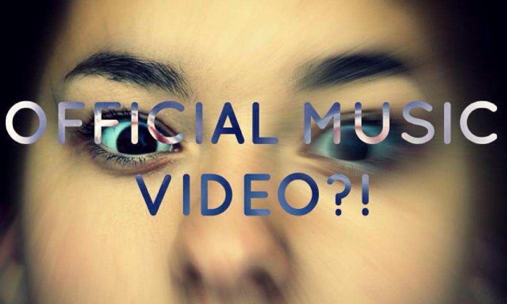 pinkhearttyrant's tweet photo. Hallihallå! Kika in vår musikvideo till #implicitdemandforproof @twentyonepilots https://t.co/ju3xgiViFB puss &amp; kram! http://t.co/Q3fjHIYzVl