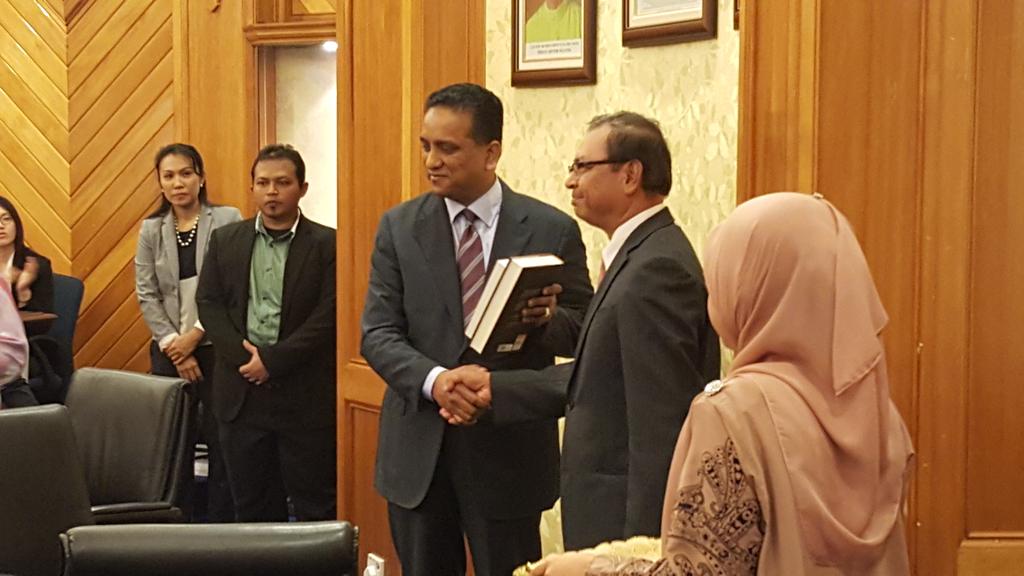 irdmyp's tweet photo. TQ YB DS Reezal Merican,DFM 4 highlighting our #ASEANYouthAssembly at RT @FPSGMalaysia. @MYparlimenbelia @Khairykj http://t.co/bvMz0tVugy