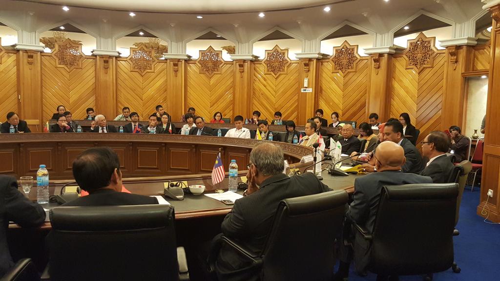 irdmyp's tweet photo. TQ YB DS Reezal Merican,DFM 4 highlighting our #ASEANYouthAssembly at RT @FPSGMalaysia. @MYparlimenbelia @Khairykj http://t.co/bvMz0tVugy