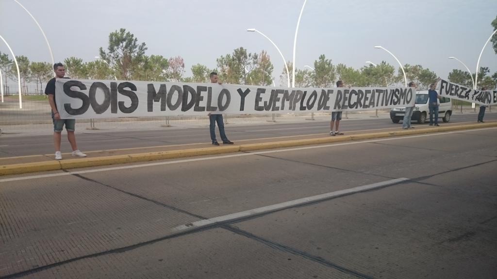 Albiazules's tweet photo. Auténtico ejemplo. Verdadero recreativismo. #Recre #Cantera http://t.co/AeXF1Ajtuh