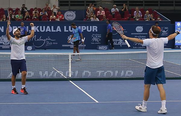 NST_Online's tweet photo. @TreatHuey of the Philippines and Finland's Henri Kontinen clinch @ATP Malaysian Open tennis doubles title #nst170 http://t.co/Gr33XJqQ84