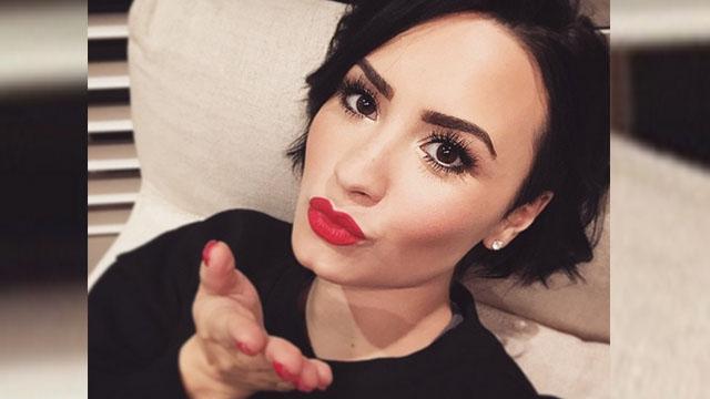 SuNoticiero's tweet photo. ¡SANTO PADRE! Demi Lovato se desnuda por completo para Vanity Fair (FOTOS HOT) http://t.co/oxcIp9hHyq http://t.co/BsjDFXZEbI