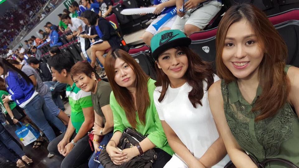 JaronTrends's tweet photo. (ctto) MOA ARENA UPDATE! OUR EVER SUPPORTIVE JANE OINEZA WTh TENG FAMILY WATCHING #DLSUvsADMU #UAAPSeason78 GoLasalle http://t.co/5Ye6XFEHch