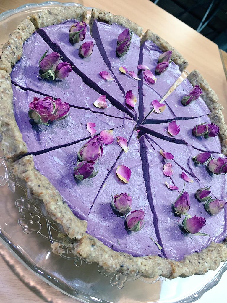 _SunitaPatel's tweet photo. Come along and get a slice of this #raw #healthy #cheesecake @H4ALeic #HFAFest2015 queens building @dmuleicester http://t.co/fqWDZ4c3E0