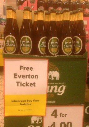 That's Everton that is... #LFC #EFC