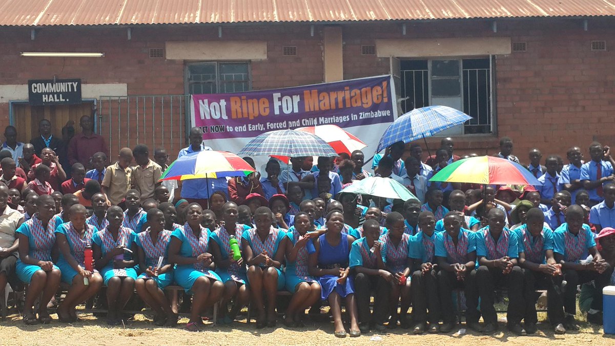 roots_africa's tweet photo. Engaging y/people in #endingchildmarriage in Concession yesterday @GirlsNotBrides  @UNICEFZIMBABWE @UNFPA_Zimbabwe http://t.co/nLUbj81IJQ