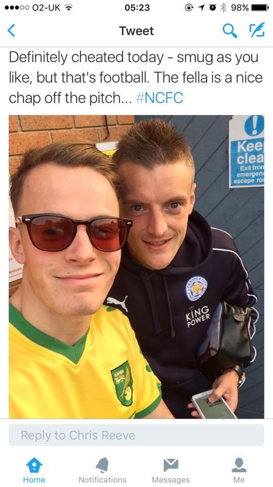 lcfcawaydays_'s tweet photo. You know the lad slagging of Vardy? Yep, he only went and waited for a picture with him. Jokers😂 #lcfc #ncfc http://t.co/Yiz64p5GVu