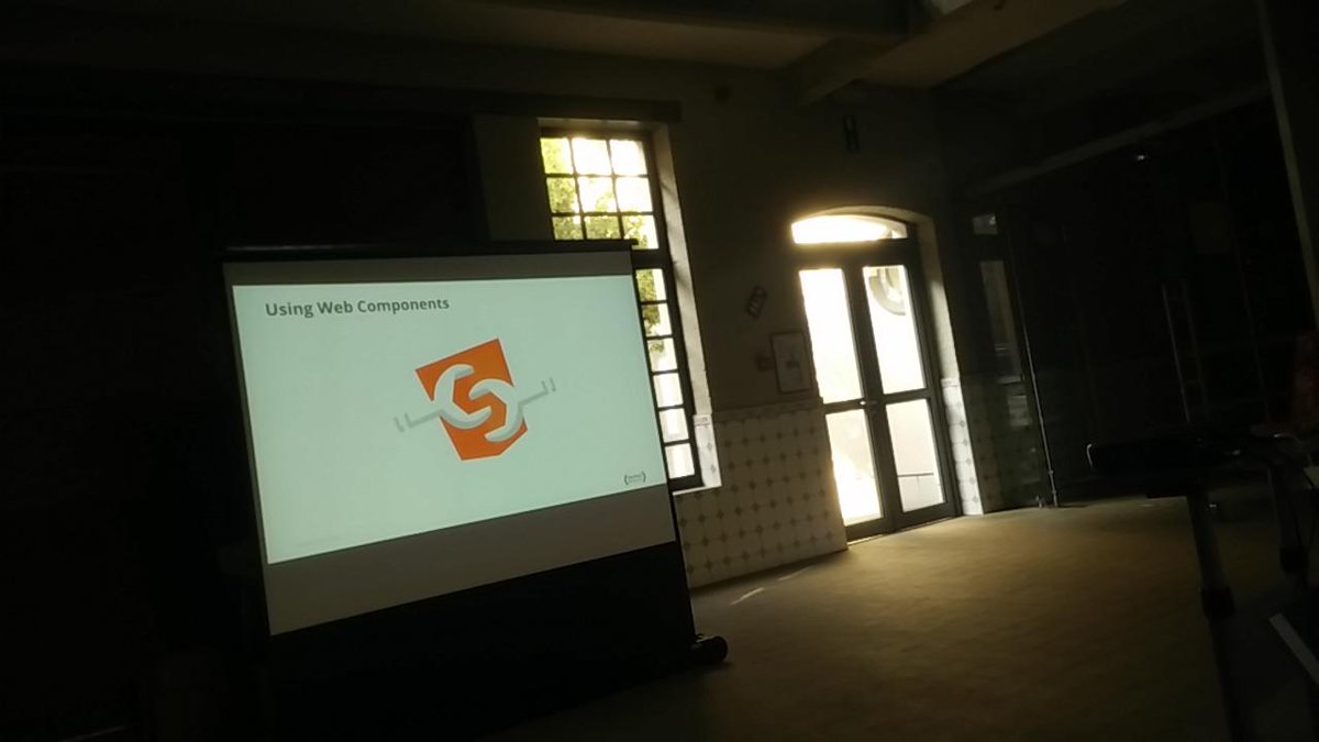 Abdelkrim's tweet photo. Learning Polymer web, components, shadow dom with @juarezpaf #DevFestBE http://t.co/FsobqNLaUb