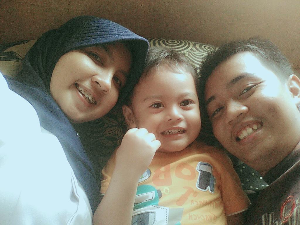 Kek keluarga kecil yang bahagia ya 😄😅😆 <a href="/FajarWidiyanto/">Fajar</a> 😘