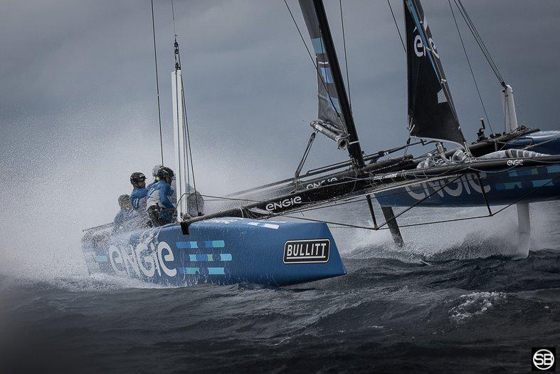 energyteamFR's tweet photo. Flying or not flying … @GC32Racing # https://t.co/BGKXB1bFUX http://t.co/19gQ0RuVSh