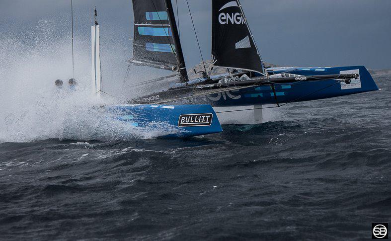 energyteamFR's tweet photo. Flying or not flying … @GC32Racing # https://t.co/BGKXB1bFUX http://t.co/19gQ0RuVSh
