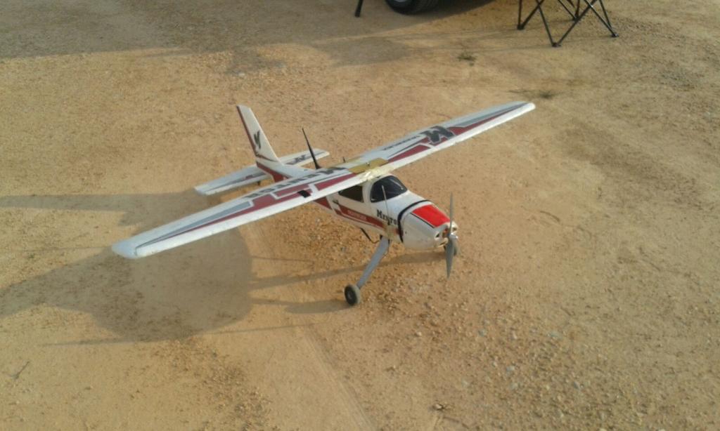 sigma01pla's tweet photo. Extraviada esta avioneta de aeromodelismo en nuestro término municipal, se pide colaboración para su recuperación. http://t.co/JXQE9IX1wz