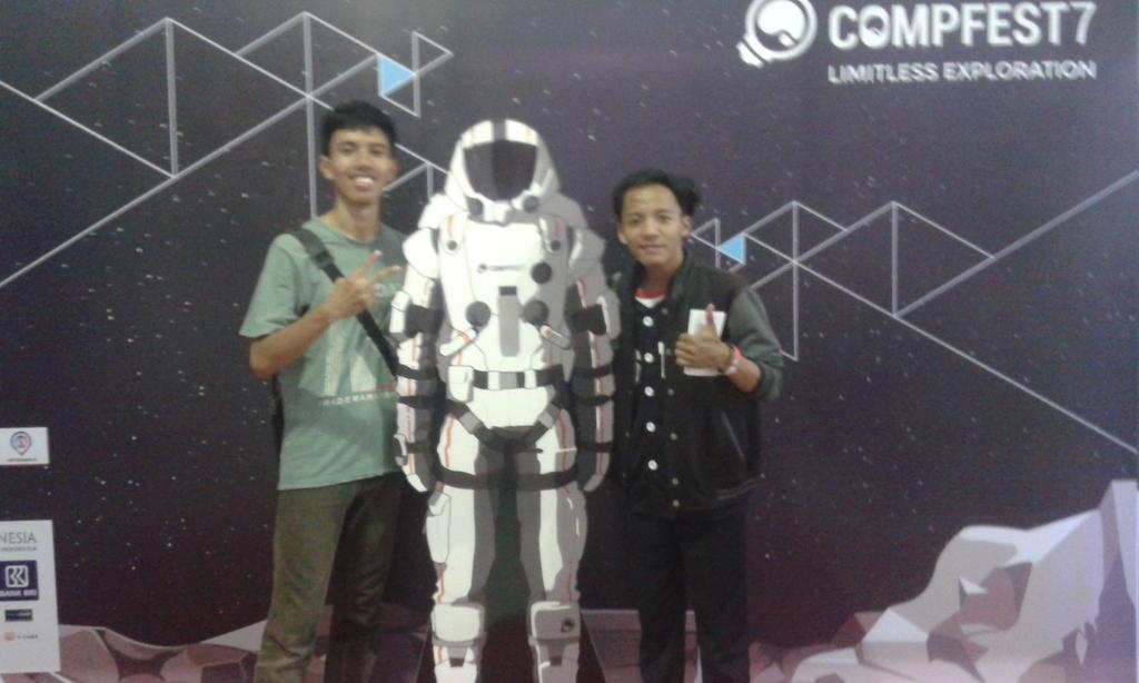 ceoandri's tweet photo. @CompFest #ExploreITon maskotnya keren http://t.co/xaURmJj2Fw