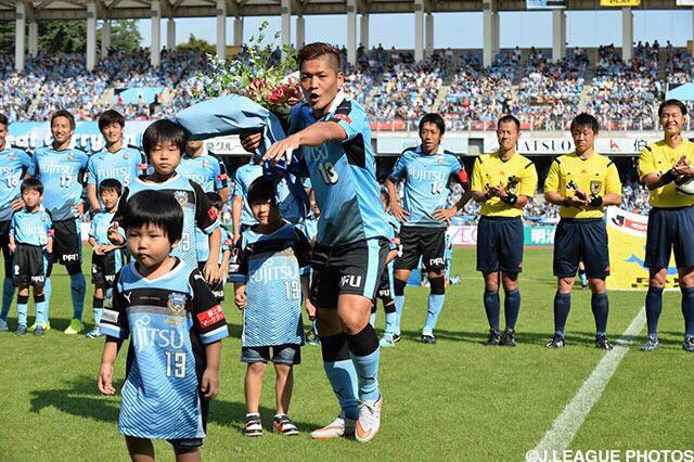 大久保嘉人が試合直前なのに完全に お父さんの顔 になっている件 Togetter 大久保嘉人が試合直前なのに完全に お父さんの顔 になっている件 Togetter