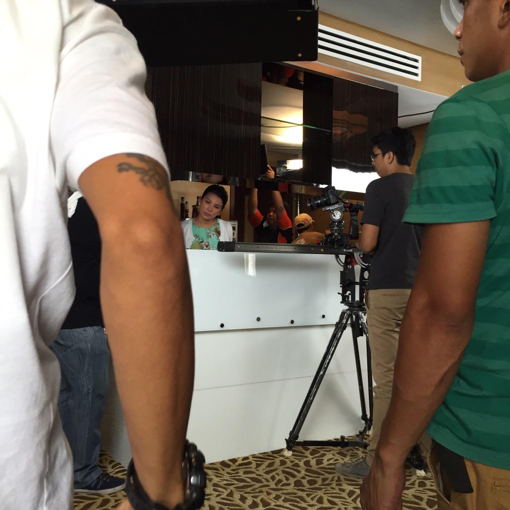 alwyncruz's tweet photo. Shooting day!! AVP for Food Shap!! #foodshap http://t.co/gIL5f1BlBG