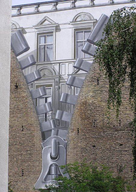 parisbarfly's tweet photo. Gert Neuhaus "#Berlin, #Germany" "Zipper" #streetart http://t.co/RQfvdk6Lg6