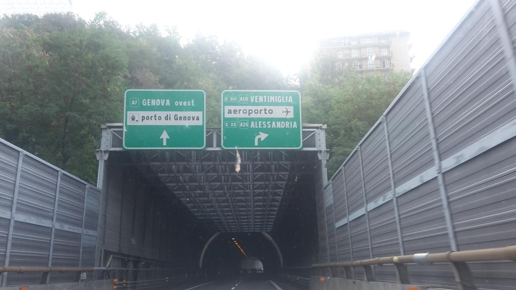 DinamoPress's tweet photo. Verso # Ventimiglia presidio #noborder #OpenBordersCaravan monitoriamo tutti i confini. #refugeeswelcome http://t.co/M1DtliyAhS