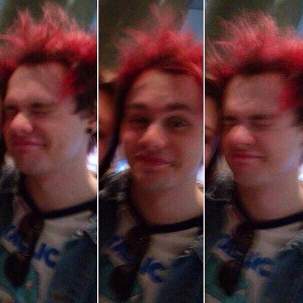 MikeReactionPL's tweet image. kiedy wychodzę z cieplutkiego domu na cudowny jesienny wiatr