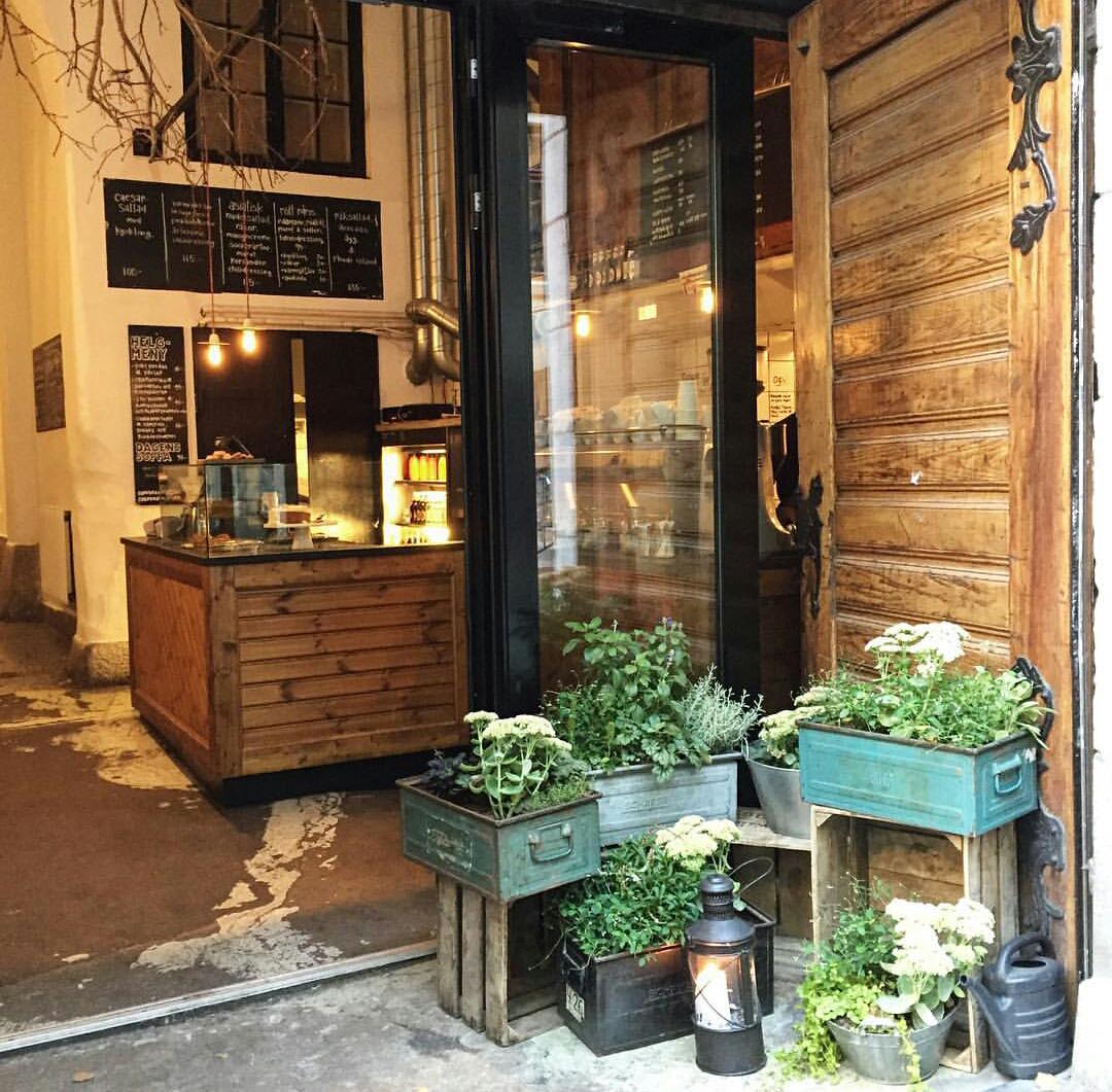 hostelworld's tweet photo. Next on our #Stockholm coffee tour is Kaffervet near Vasapaprken. They do a damn good matcha iced latte too! #HWTips http://t.co/4eWrmYenzg