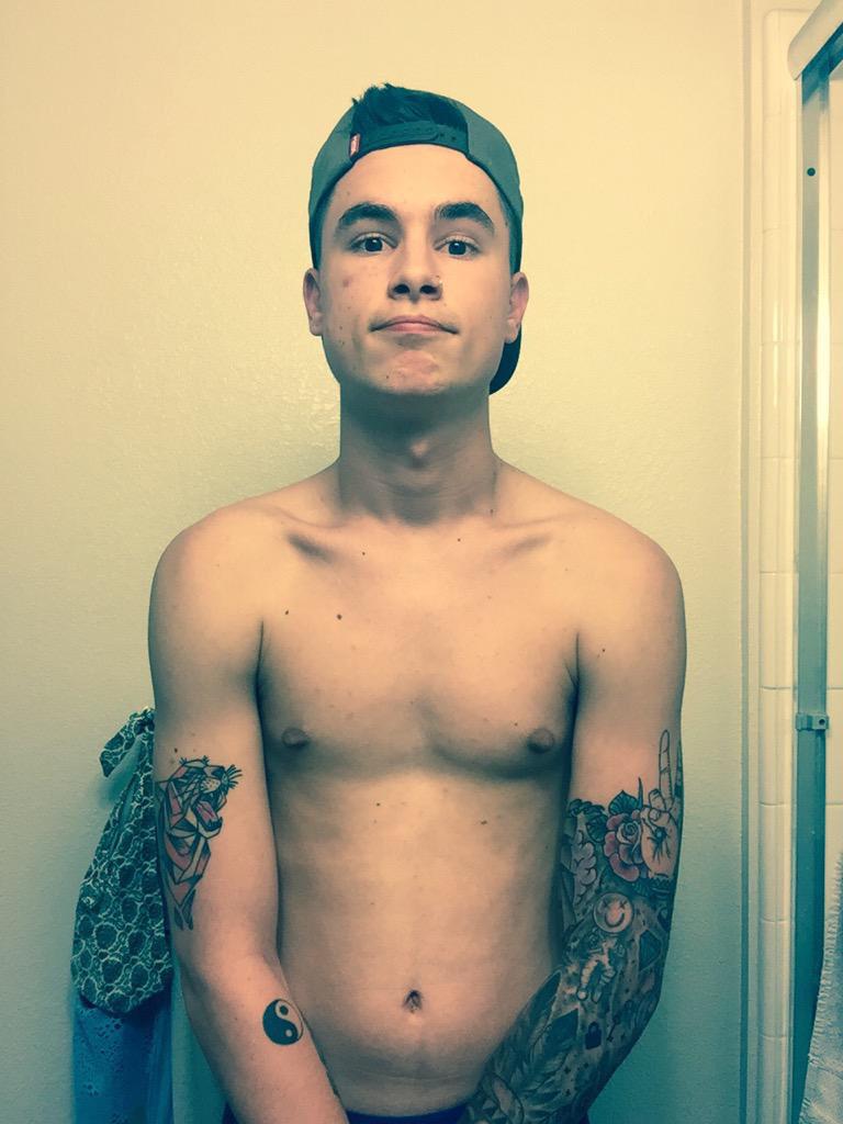 He's still my everything. I love my fiancé so much. 💕👬