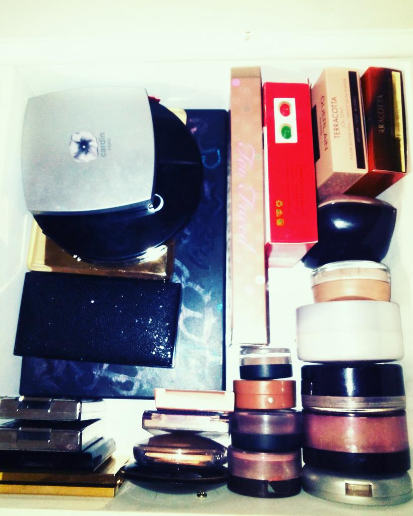 ShyrazDelices's tweet image. #coinmakeup #coiffeuse #makeup #makeupaddict #girly #cosy #enjoy #loveit #bougie #candle 😍💄💅💆👀😘