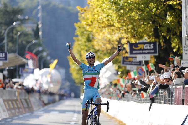 cyclingreporter's tweet photo. Nibali: "What a fantastic day" (ANSA / CARCONI - PERI) #ilombardia http://t.co/pc9Kn0VMa3