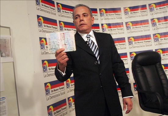 laverdadweb's tweet photo. AUDIO – EXCLUSIVA – Manuel Rosales: “Si hay que correr riesgos, habrá que hacerlo” http://t.co/kPZs4d4myt http://t.co/ttyHKjkDiJ
