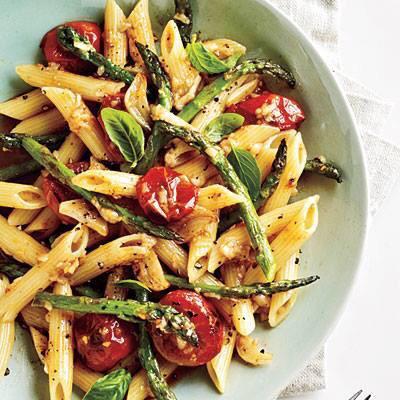 Tomato and Asparagus Carbonara'!!
#Recipes #EVOO #EVOORecipes #TopRecipes
Ingredients: 
cookinglight.com/food/vegetaria…