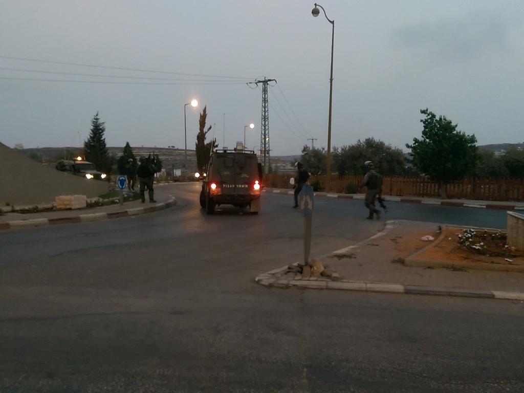 KaramaTAGTLAH's tweet photo. 2 live injury in clashes with #iof near #Ramallah http://t.co/dGCicB5al6