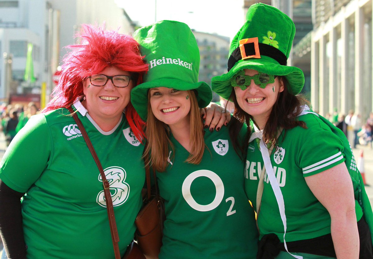 bbcrugbyunion's tweet photo. A Super Sunday at the Olympic Stadium and London's turned green for #IRE v #ITA 
http://t.co/8su7aJJkO5 #RWC2015 http://t.co/a7MJxxW8Gv