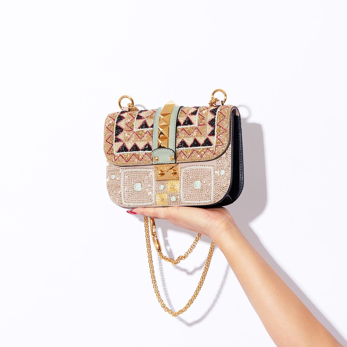 MATCHESFASHION's tweet image. .@MaisonValentino embroidered a #LockBag and the result is beautiful. 

Shop Now: mfa.sh/kgtC9E