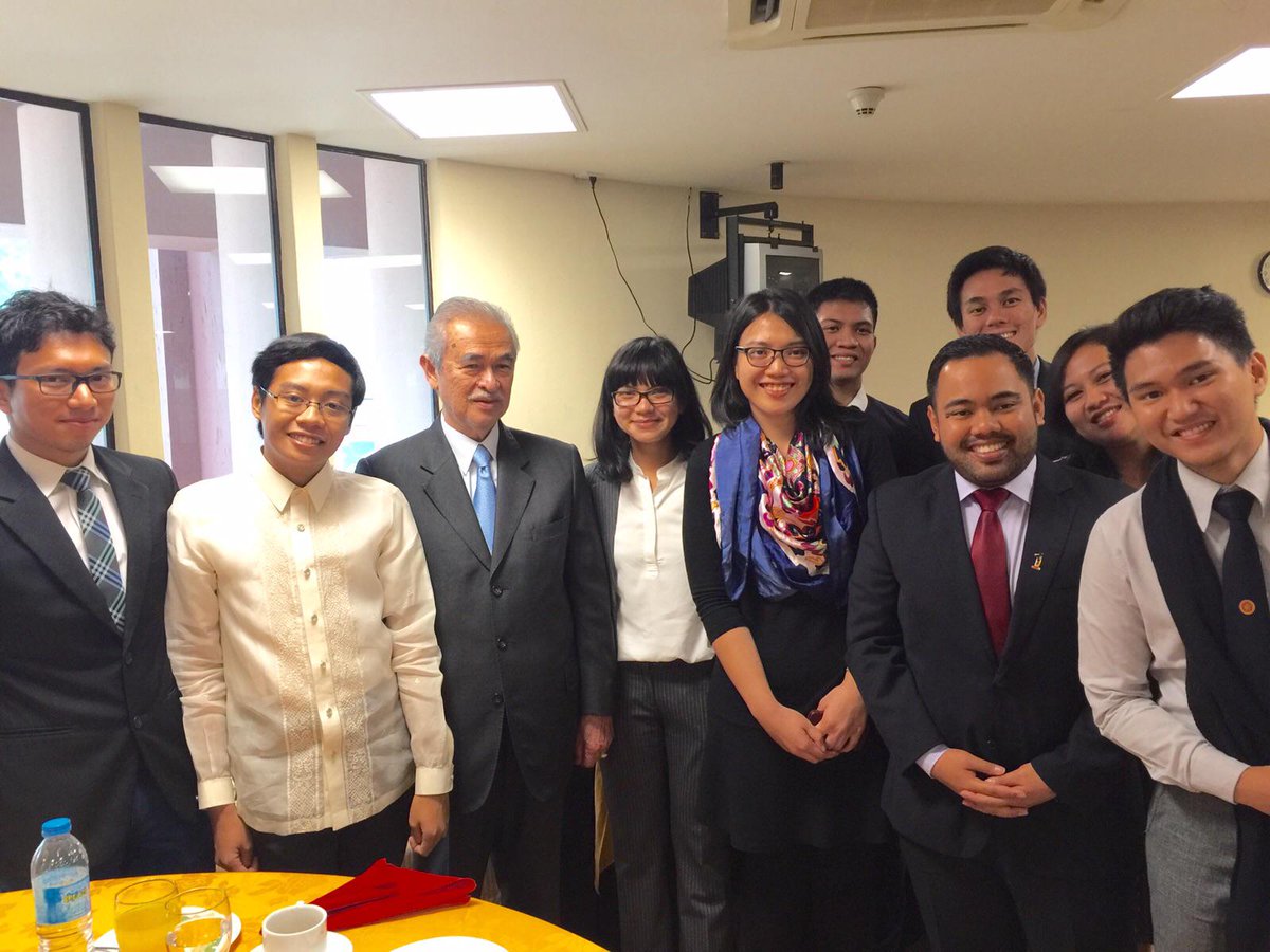 <a href="/Perdanafellows/">Perdana Fellows</a> &amp; Philpn youth delegates w Tun A at "ASEAN Community 2015 and Beyond" Roundtable Forum #ASEANVOICES