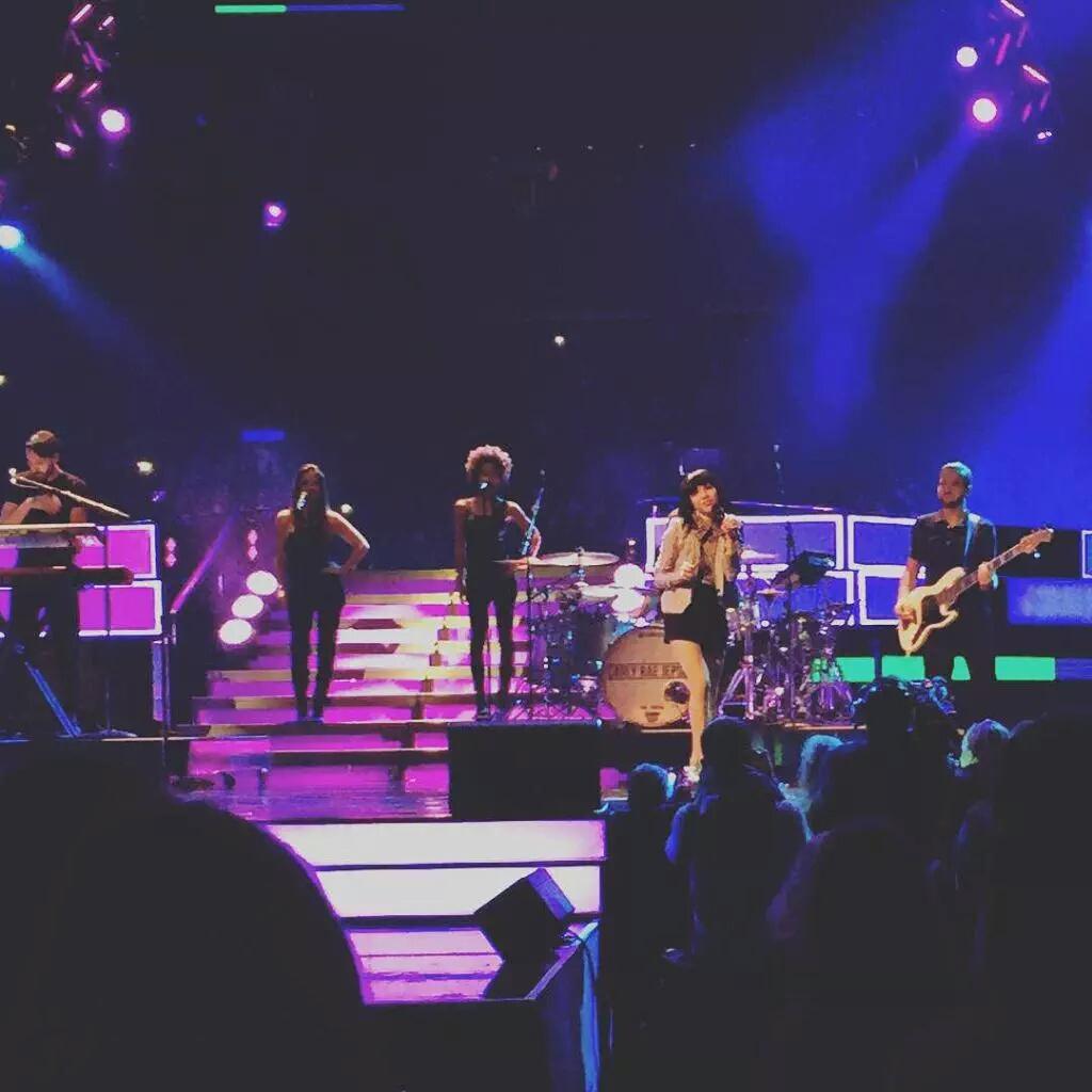 CRJ_ST_BCN's tweet photo. #TBT Carly en el #weday http://t.co/yGReiq4qmF